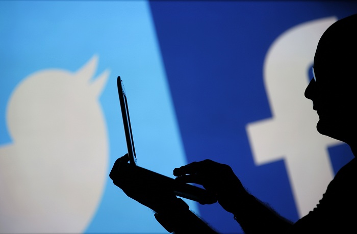 Facebook and Twitter contend with their role in Trump`s victory
